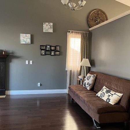 Citadel Cozy Quilt Private Bedroom YYC Exterior photo